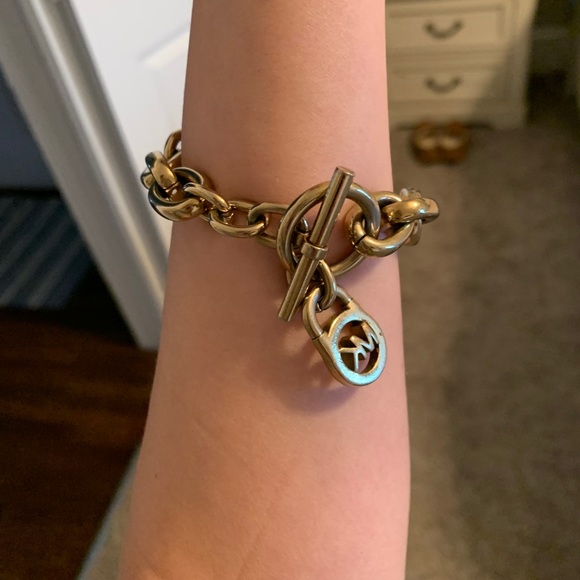 Michael Kors Toggle Link Chain Bracelet - Picture 3 of 5